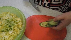 Салат из пекинской капусты с грибами.