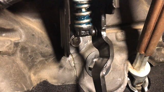 Решение проблемы с отсутствующей шпилькой для кронштейна педали сцепления от Megane II GT смотреть онлайн