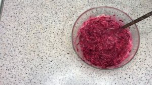 Салат из свеклы с чесноком и майонезом. Быстро, просто и все сыты!