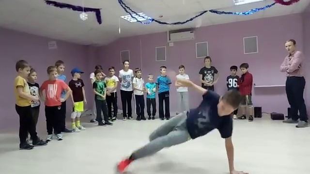 Брейк-данс, декабрь 2017 г. смотреть онлайн