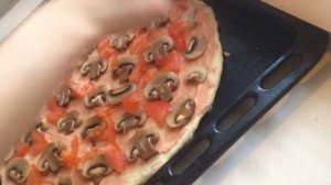 Домашняя пицца с шампиньонами.это просто очень вкусно