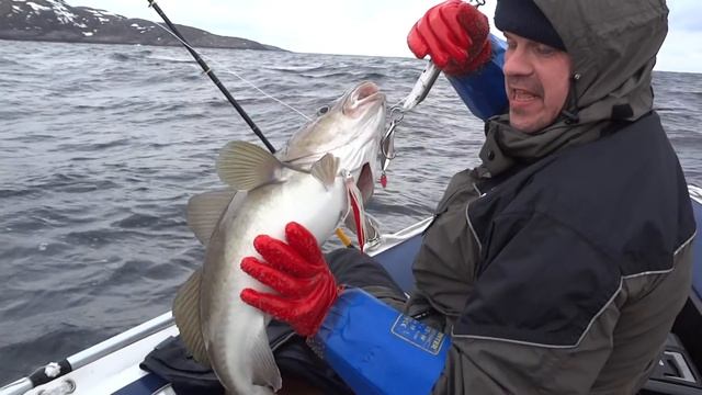 Весенняя морская рыбалка в Баренцевом море. смотреть онлайн