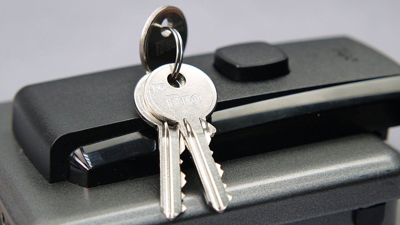 Электрозамок на калитку ISEO 51N115 52N115 смотреть онлайн