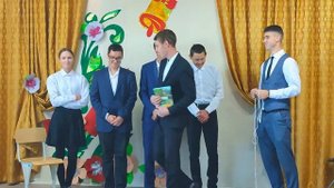 День учителя. 11 класс. Сценка "Классный час"