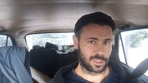 Имеет ли право инспектор ГИБДД забирать у вас права и уходить с ними в машину