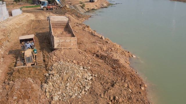 EP 34 ! Nice Project Truck Spreading Soil, Dozer D31P Push , Cover Truck Fail , Resize Road on Cana смотреть онлайн