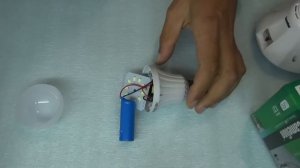 Аварийная лампочка(со встроенным аккумулятором) с цоколем Е27.