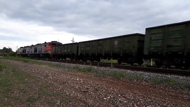 [РЖД] Тепловоз 3ТЭ10МК-1215 с грузовым поездом. смотреть онлайн