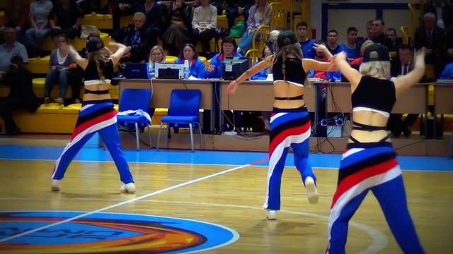 Группа поддержки БК УГМК "Funny Foxes. Танец в стиле рэп. смотреть онлайн