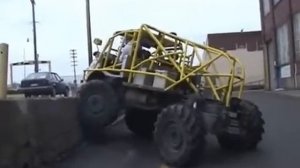 Unimog преодолевает вертикальную стенку