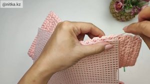 Милая сумочка с легким и красивым узором Пластиковая канва внутри Видео мастер-класс Вязание крючко