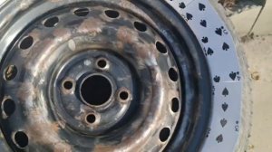 Обновляем колпаки и штампованные диски своими руками.