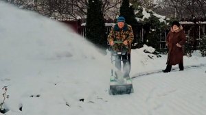 Снегоуборщик - лучший подарок. Аккумуляторный бесщеточный снегоуборщик REDVERG RD-SB36-460BL/U