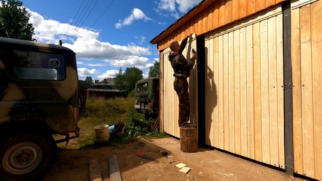 Гараж 6x6. Стройка продолжается! Врезал калитку. смотреть онлайн