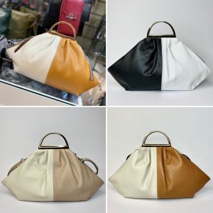 Сумка женская с металлическими ручками Vera Pelle от магазина Marie https://marie-bag.store/