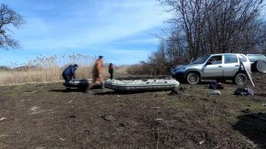 Поехал на рыбалку, потерял по дороге провизию, забыл дома весла. Поймал карася на 130 балисонг.