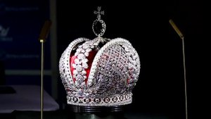 Смоленские ювелиры воссоздали корону Российской империи