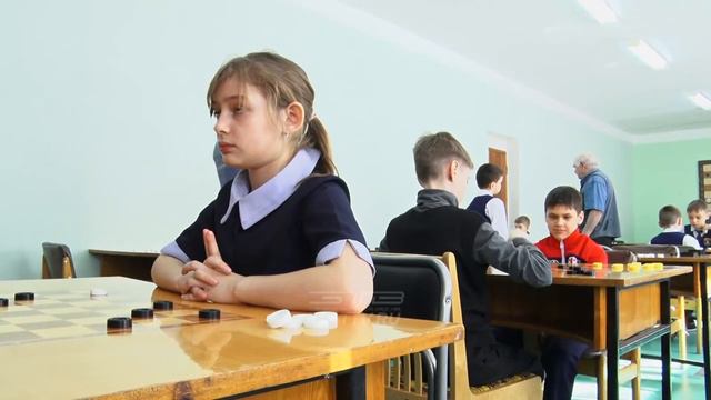 Чудо-шашки. В Златоусте в четвертый раз стартовал шашечный турнир среди юных горожан смотреть онлайн