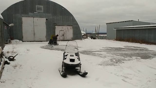 Дрифт на самодельном снегоходе! смотреть онлайн