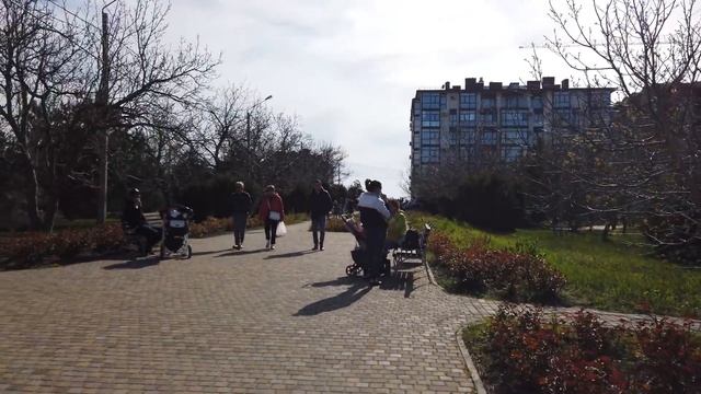 #АНАПА Движуха в ореховой роще. Народу тьма! Подготовка к сезону. Благоустройство на 40 лет победы смотреть онлайн