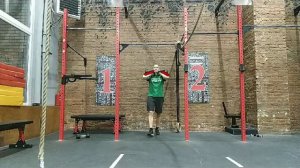 Переноска гирь на груди (инст)