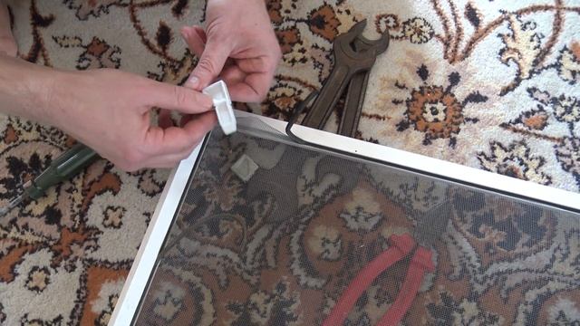 Ремонт москитной сетки для пластиковых окон, в домашних условиях.