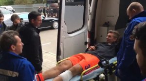 Понтуса Вернблума увозят в больницу после травмы в матче с Уфой