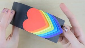 Движущиеся СЕРДЕЧКИ / Радужная ОТКРЫТКА из бумаги