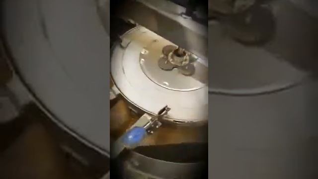 Изготовление затирочного диска с креплением на шпильках. Производственные процессы смотреть онлайн