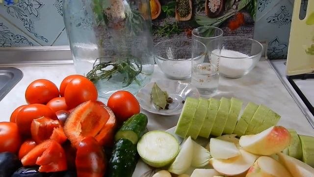 Съедят все и маринад выпьют. Овощное ассорти. Заготовки на зиму.