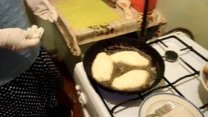 Жареные пирожки на простокваше.