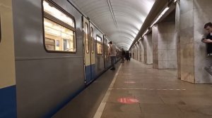 Московский метрополитен!!! Станция Петровско-Разумовская прибытие и отправление поезда "ОКА" 81-760