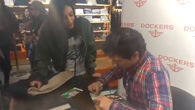 Alanxelmundo .Alan Estrada Firma de autografos Dockers смотреть онлайн