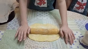 Готовим вместе пирог с черносливом.