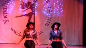 Strip Plastic Dance/Black Velvet