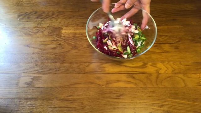 Два новых и удивительно вкусных салатов из отварной свеклы.На столе не остаются!!!