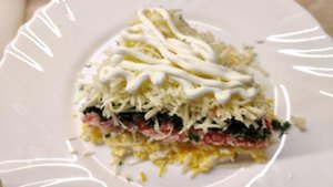 Салат царский с кальмарами и креветками