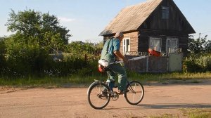 Оригинальный способ транспортировки мотокосы