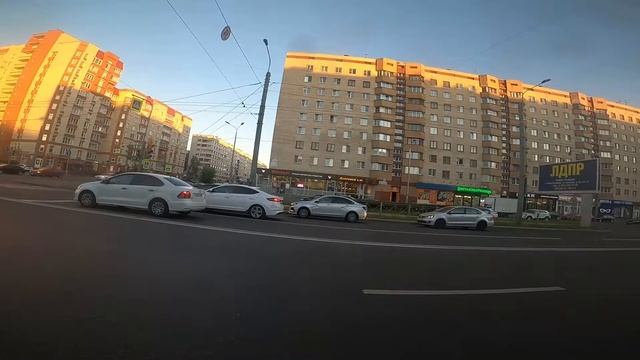 Ост.ст.м."Проспект Ветеранов" - ост."ул.Тамбасова" (из окна троллейбуса "Мегаполис") смотреть онлайн