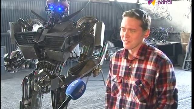 В Сочи мастер собрал из металлолома Бамблби смотреть онлайн