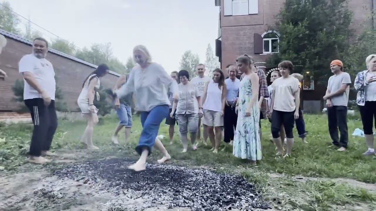 Хождение по горящим углям с легендой гипноза, Геннадием Гончаровым в Москве. Тренинг и практика