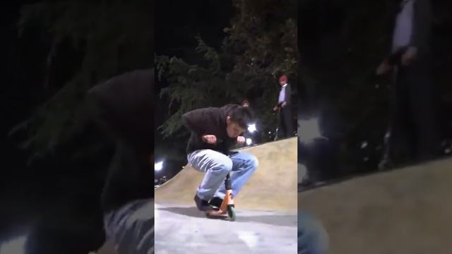 Самый ГИГАНТСКИЙ самокат В МИРЕ ! смотреть онлайн