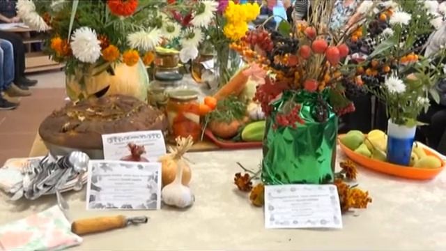 Дары земли вятской…В Вятских полянах состоялся праздник урожая. смотреть онлайн