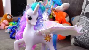 Подделка Куклы ЛОЛ пытается со всеми подружится! Примут ли ее Амелькины Игрушки?