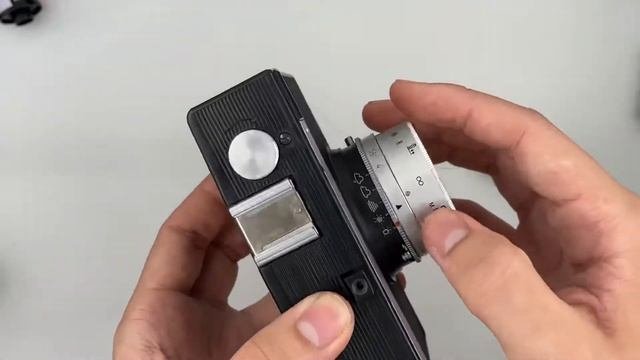 Cmeha Smena 8M USSR Russian Film Camera 35mm How To Use/ Guide/ Review/ Tutorial/ Rewind