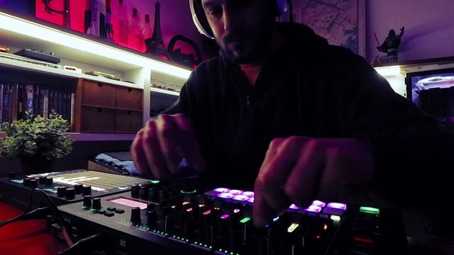 Semi-Generative Slow Techno Jam - Squarp Hapax / Roland MC-707 смотреть онлайн