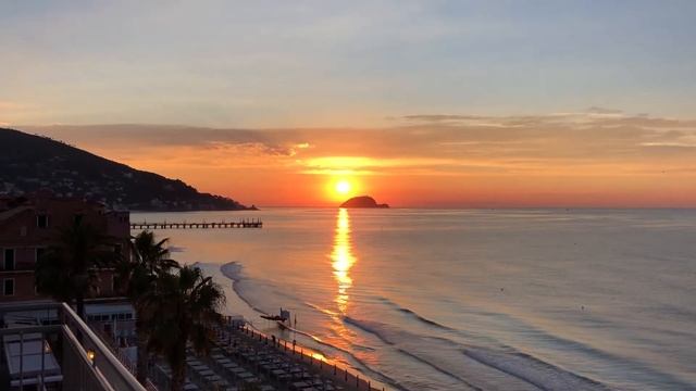 Epic Sunrise on the Beach of Alassio, Liguria Italy смотреть онлайн