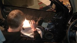Как установить стекло передней двери RENAULT LAGUNA(12-)montaz szyby drzwi przod!