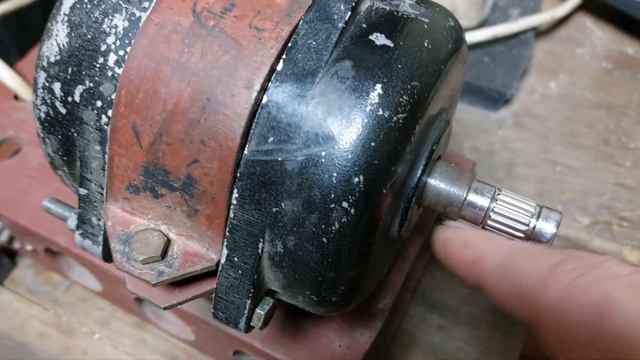 Уплотнение посадочного места подшипника в крышке электродвигателя алюминиевой фольгой. смотреть онлайн