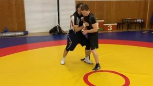 Бросок за две руки. Бросок прогибом. Показывает Рустам Ассакалов